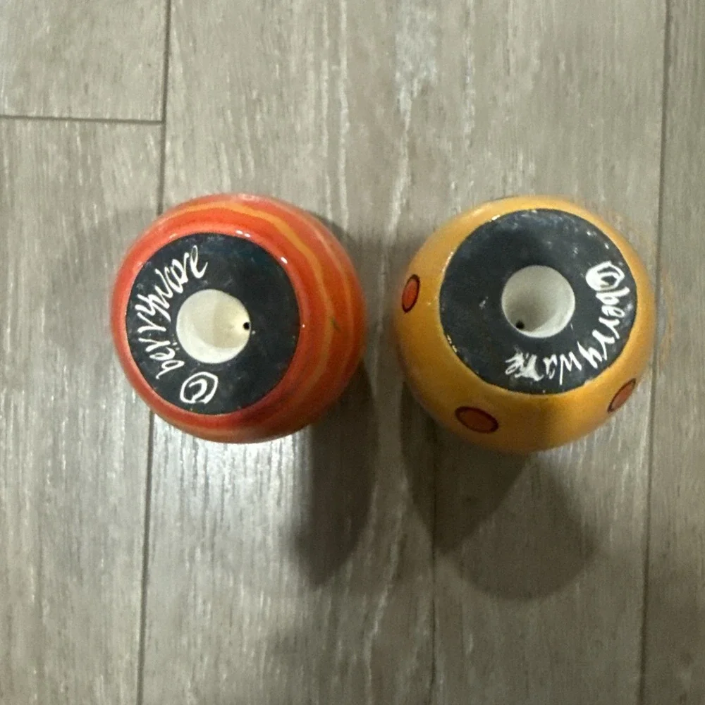 Berrywaye Painted Ceramic‎ Balls salt Pepper Decorative Collectible Display Set